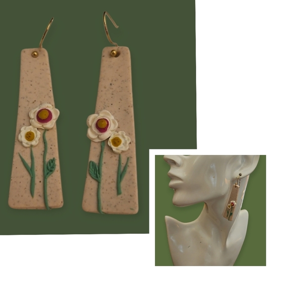 Vintage Jewelry - Vintage 1970s Floral Daisy Beige Linear Earrings